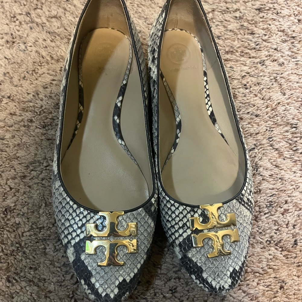 Tory Burch Women's Snakeskin Flats - Black and White